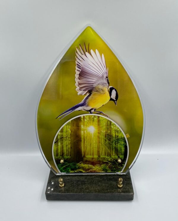 Plaque en plexiglas sur socle en granit Hellebore.