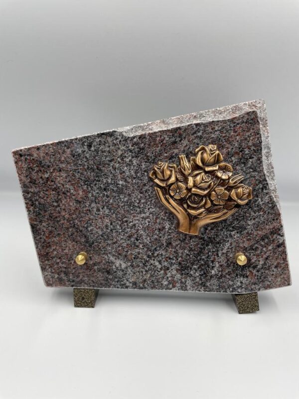 PLAQUE GRANIT MAIN ET FLEURS